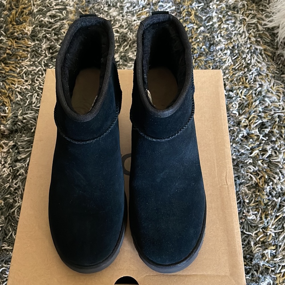 UGG wedge short boot
